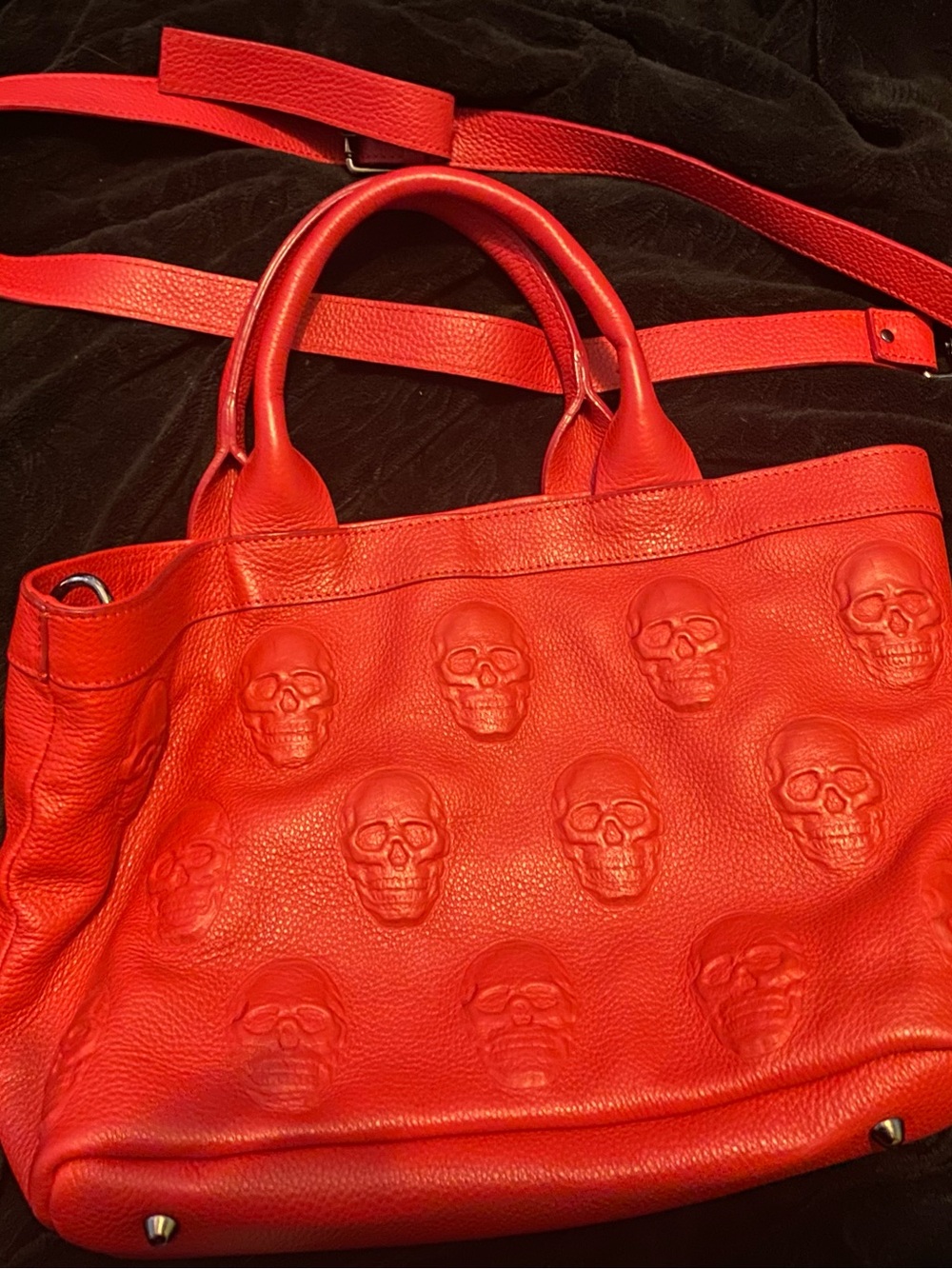 IO PELLE ITALIA SKULL EMBOSSED LEATHER SHOULDER BAG TOTE NWT red
